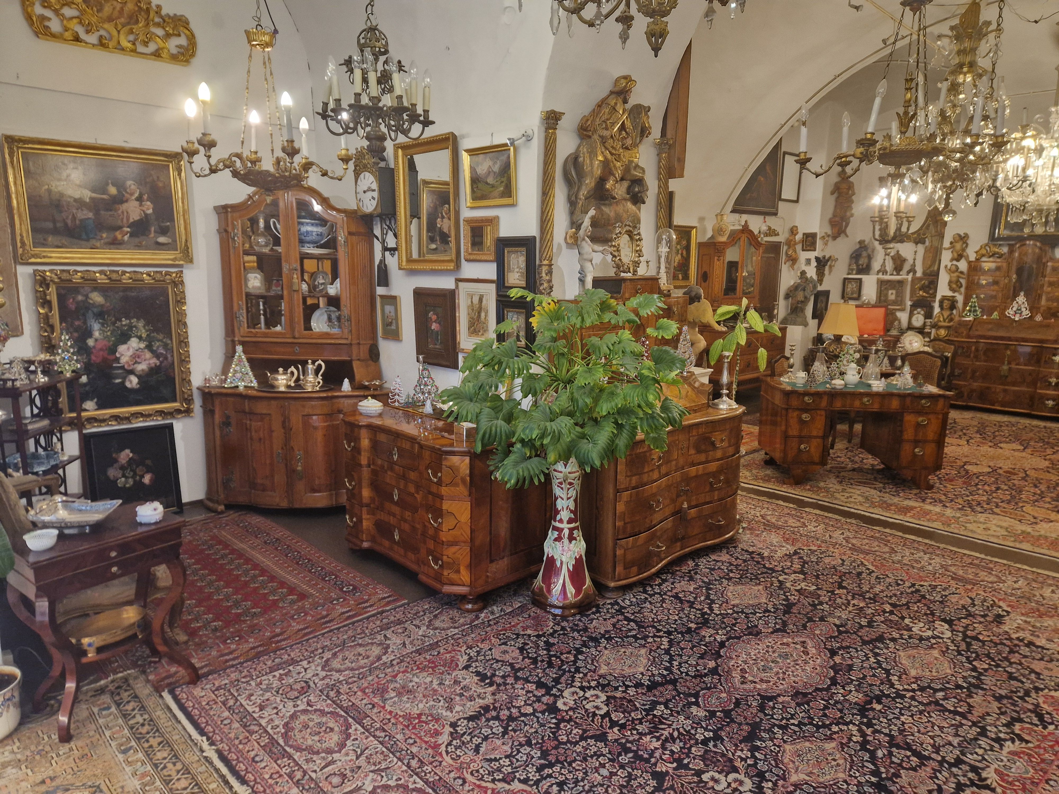 Antiquitäten Edler Shop Ein Foto von dem Geschäft in der Singerstraße im 1. Bezirk in Wien ausgestellt sind